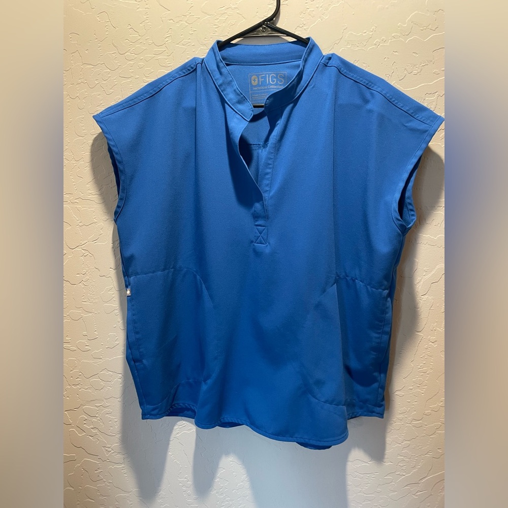 figs scrub top